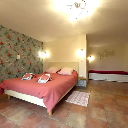 Au Pays De Jacquou : D'hotes Et Table D'hotes Fossemagne