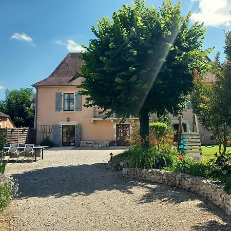 Au Pays De Jacquou : D'hotes Et Table D'hotes 3* Fossemagne