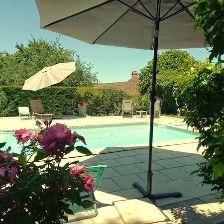 Couette-café Au Pays De Jacquou D'hôtes Et Table D'hôtes En Dordogne 3*
