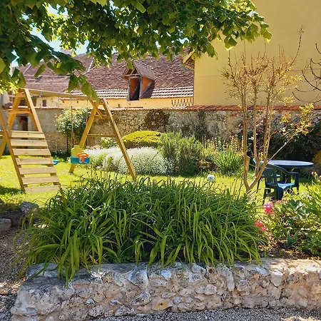 Au Pays De Jacquou D'hotes Et Table D'hotes En Dordogne Bed & Breakfast