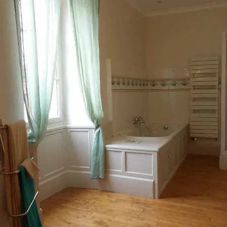 Bed & Breakfast Au Pays De Jacquou : D'hotes Et Table D'hotes Fossemagne